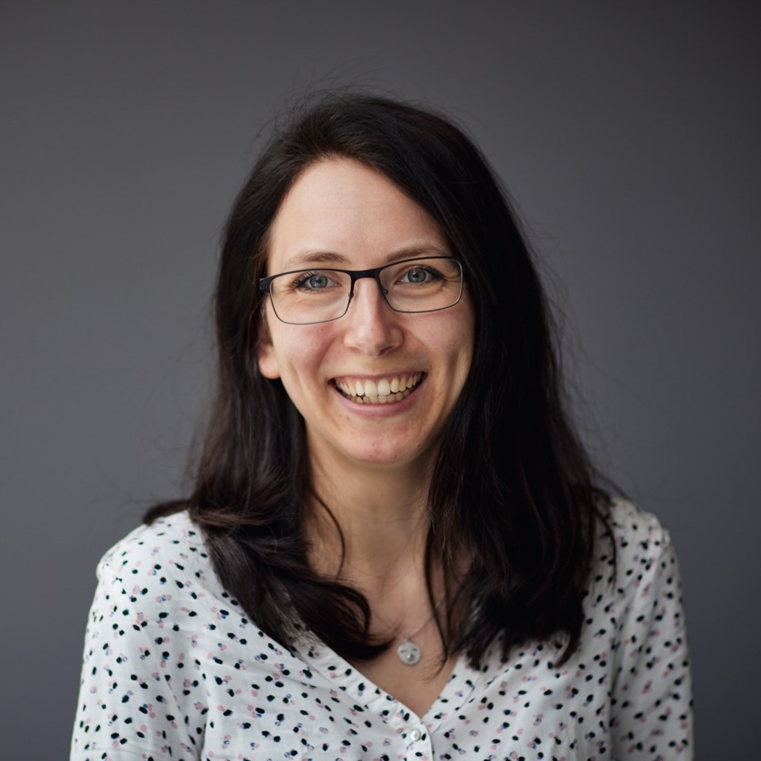 Lucy Kahn Headshot